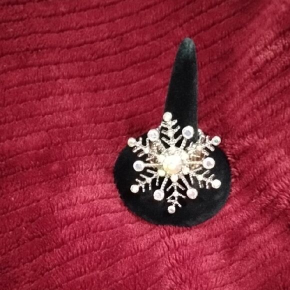 Avon Silver Snowflake Statement Ring - Picture 2 of 3